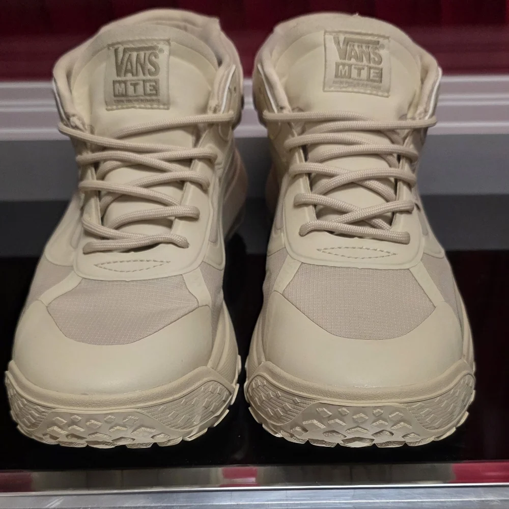 Vans MTE Crosspath Mid Cream Men’s 8.5  Women’s 10 New